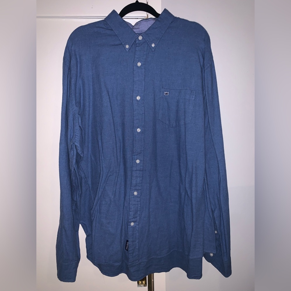 CROWN AND IVY BUTTON DOWN